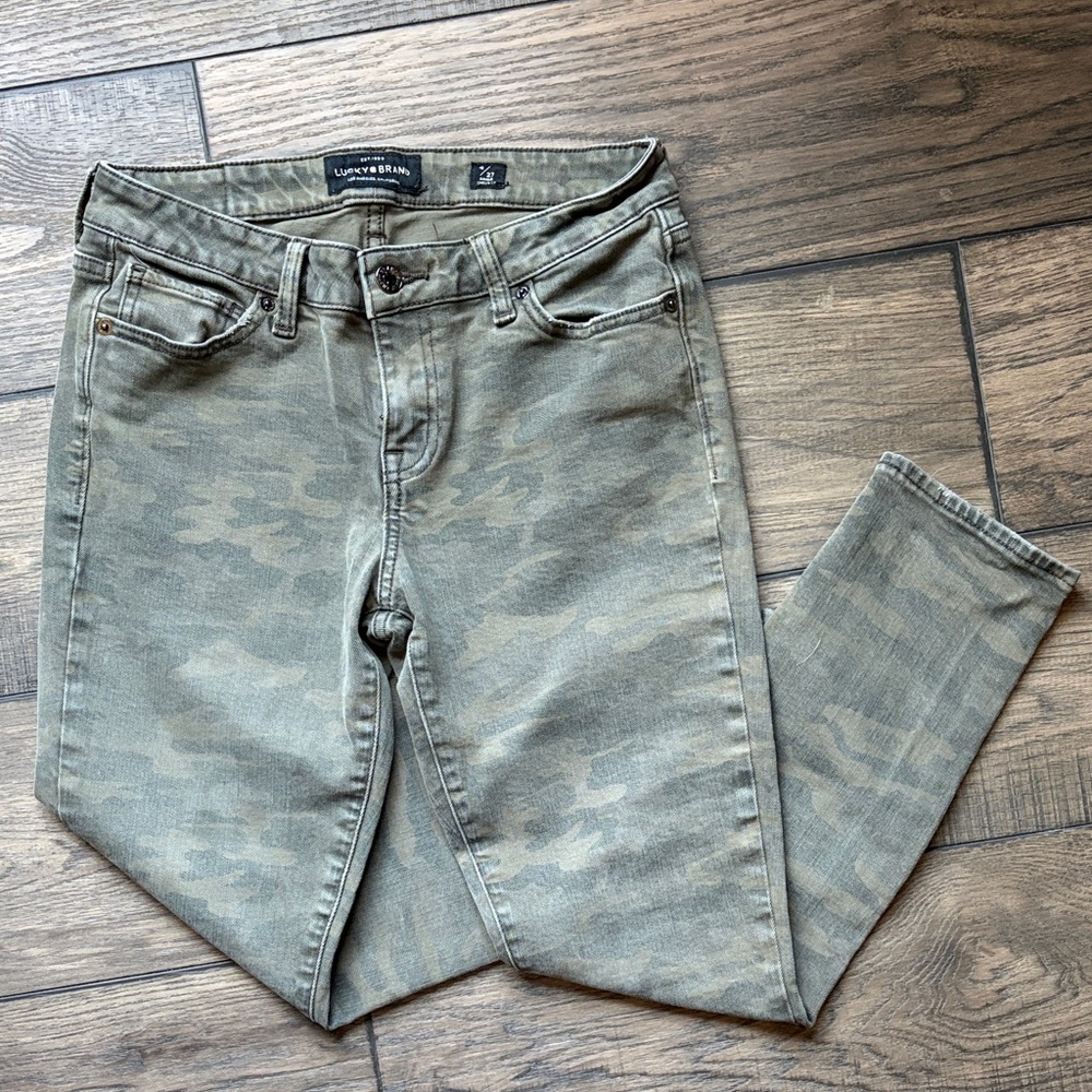 Lucky Brand women’s faded camouflage cropped jean